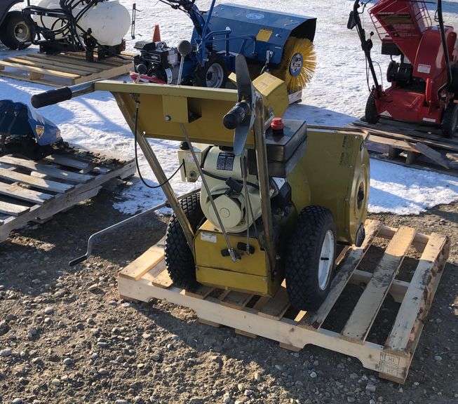 SEARS CRAFTSMAN SNOWBLOWER, 7HP, RUNS, APPROX 26", TIRE SIZE 4.80/4008