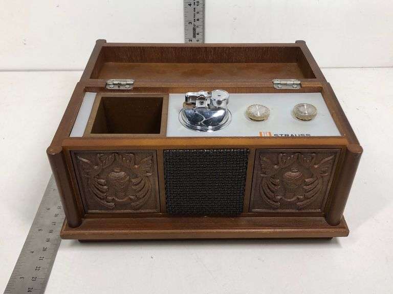 SMOKER SET RADIO/CIGARETTE BOX/AM RADIO/BUTANE LIGHTER Wild Rose Auction Services