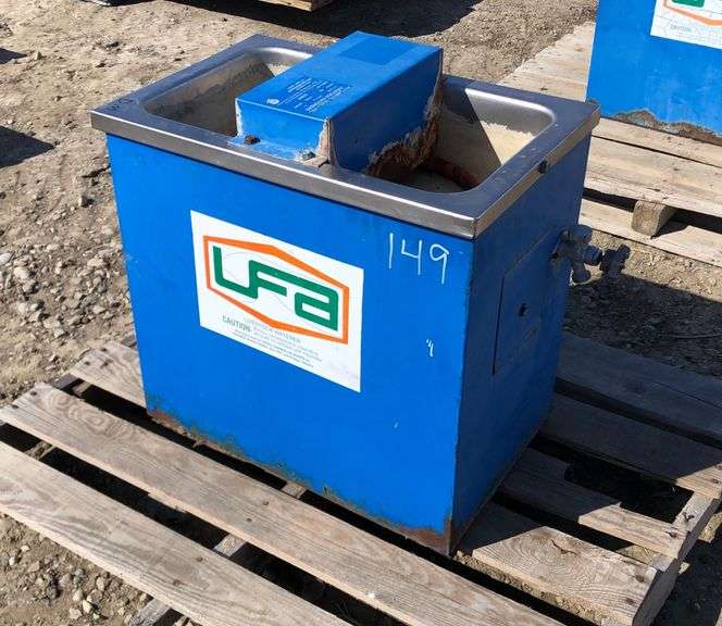 UFA LIVESTOCK WATERER MODEL EEF50R, 2' W X 2' H X 1' D Wild Rose