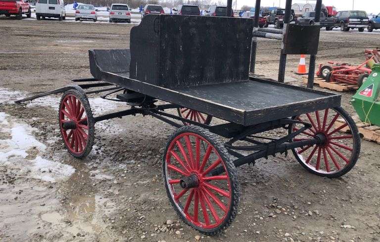 SINGLE HORSE DRAWN ANTIQUE BUGGY, WHEEL SIZE 26