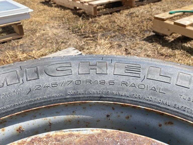 TIRE AND RIM FROM A MOTORHOME, 8 BOLT RIMS, MICHELIN X 245/70R19.5