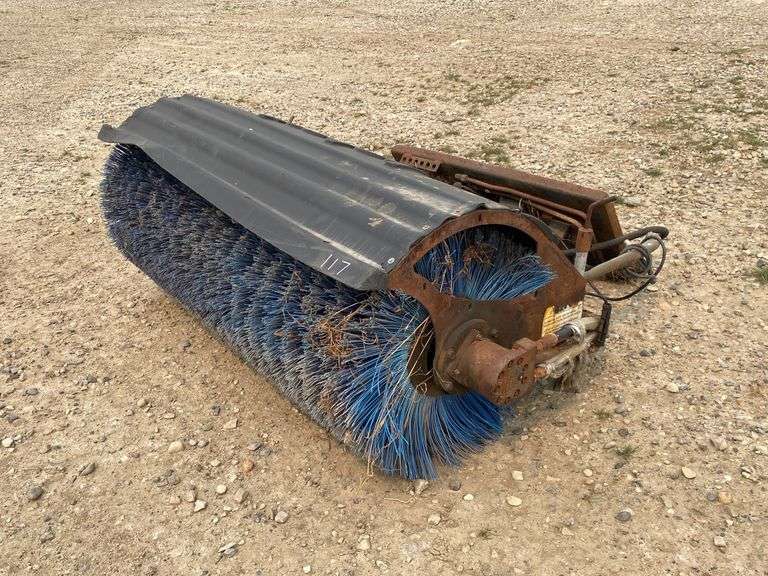 BOBCAT SWEEPER, NEW BRUSHES, MODEL 68 ANGLE BROOM, SN 231313297, 6