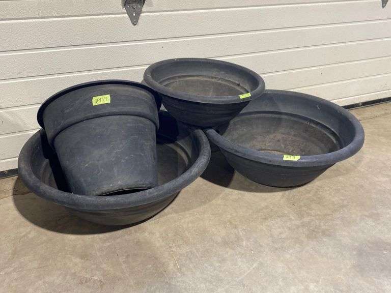 4 FLOWER POTS, Wild Rose Auction Services