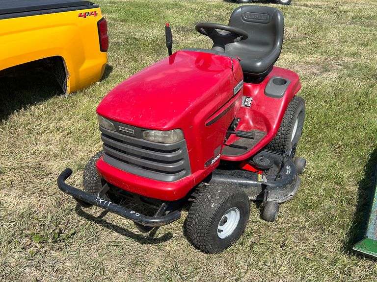 CRAFTSMAN DLT 2000 RIDE ON LAWN TRACTOR Wild Rose Auction Services