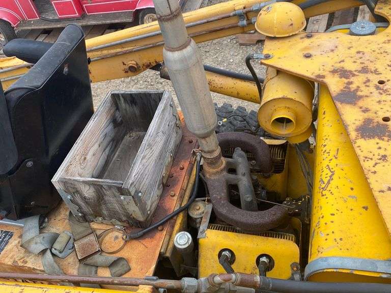 INTERNATIONAL HYDROSTATIC 3200 SERIES "A", SKID STEER, LOADER Wild