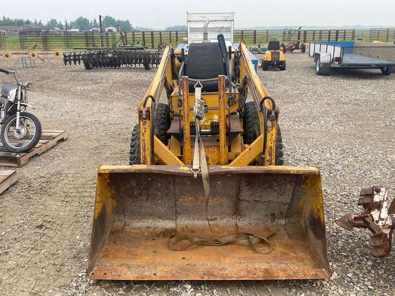 INTERNATIONAL HYDROSTATIC 3200 SERIES "A", SKID STEER, LOADER Wild