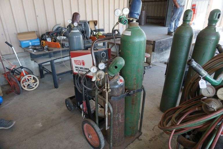 Cutting torch kit with cart World Wide Auction Inc