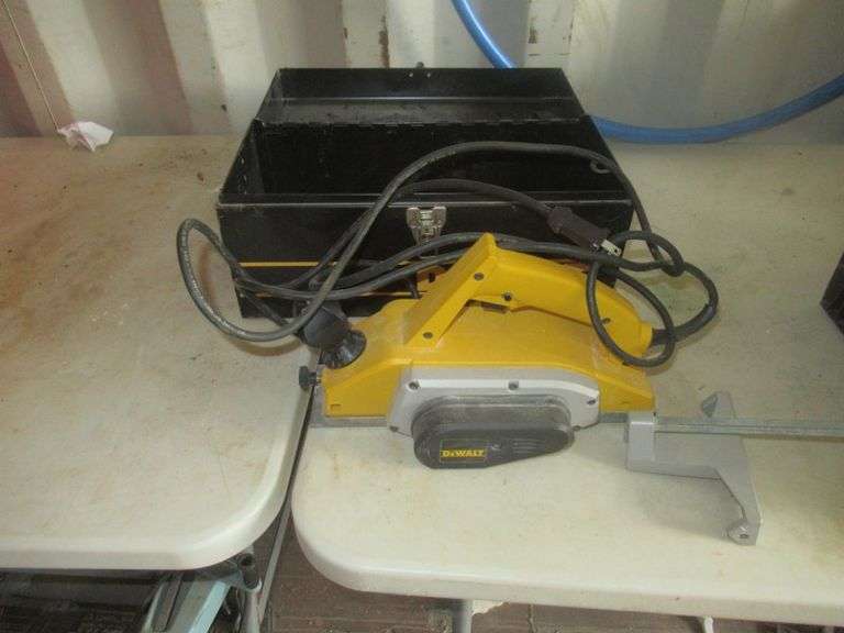DEWALT PLANER DW675 World Wide Auction Inc