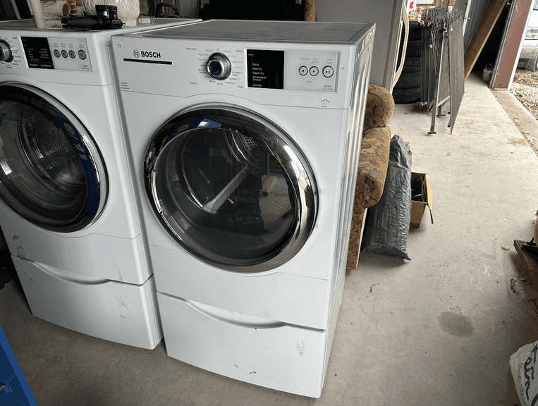 Bosch electric dryer with steam and pedestal World Wide Auction Inc