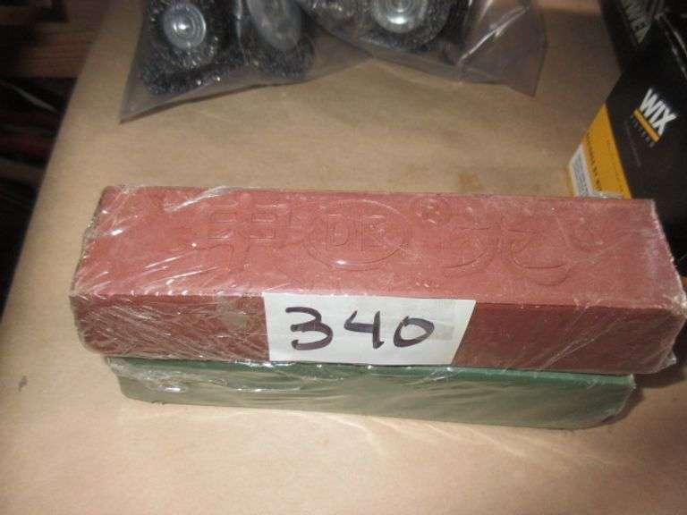 D2901 RED ROUGE BUFFING COMPOUND & D2902 GREEN EXTRA FINE BUFFING