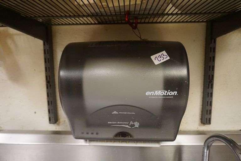 Touchless paper towel dispenser World Wide Auction Inc
