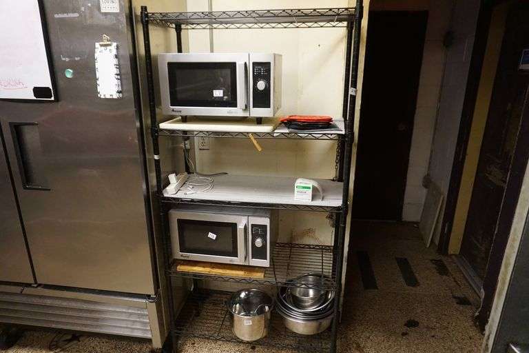 4 tier commercial metal shelving World Wide Auction Inc