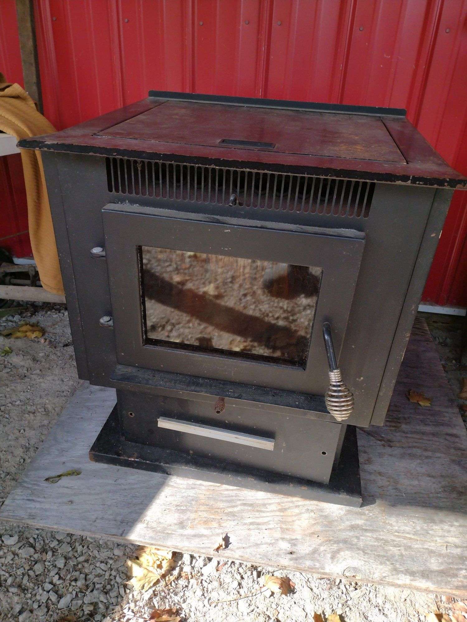 Warnock Hersey pellet stove - W. Yoder Auction