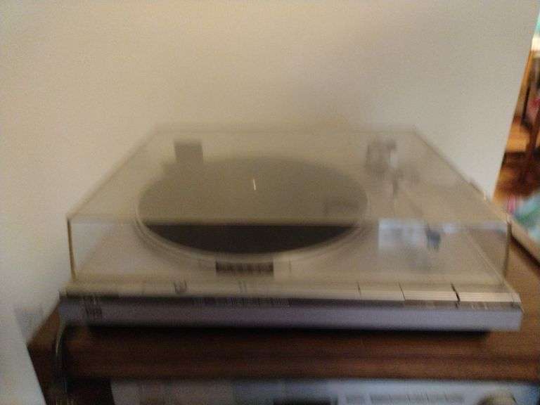 Home stereo system W. Yoder Auction