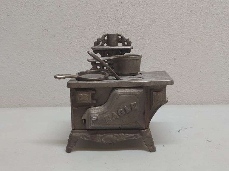 Eagle Cast Iron Toy Stove W. Yoder Auction