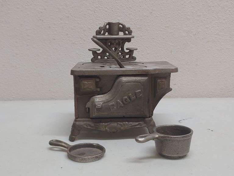 Eagle Cast Iron Toy Stove W. Yoder Auction