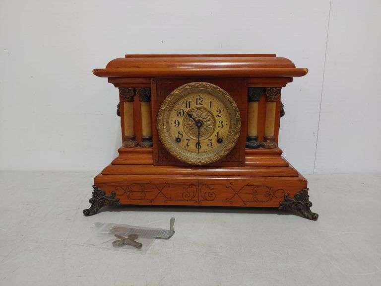 Seth Thomas mantle clock with key W. Yoder Auction