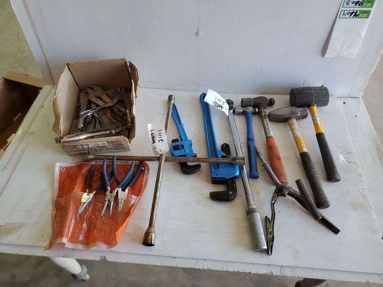 Assorted tools, SnapOn torque wrench calibrated Yorkton Auction Centre
