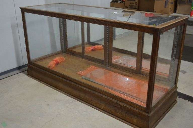 Retail / General Store Display Case W/ Glass Shelf Yorkton Auction Centre