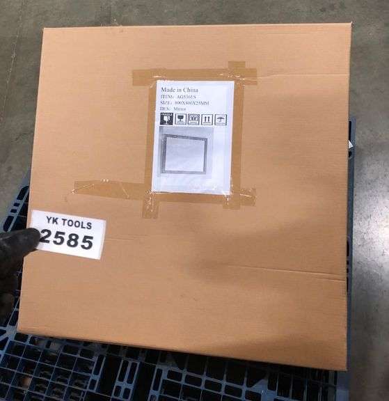 BATHROOM VANITY MIRROR 800X800X2 Yorkton Auction Centre