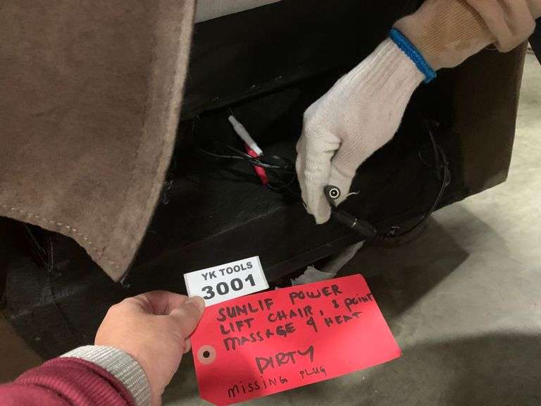 SUNLIF POWER LIFT CHAIR S POINT MASSAGE AND HEAT Yorkton Auction Centre