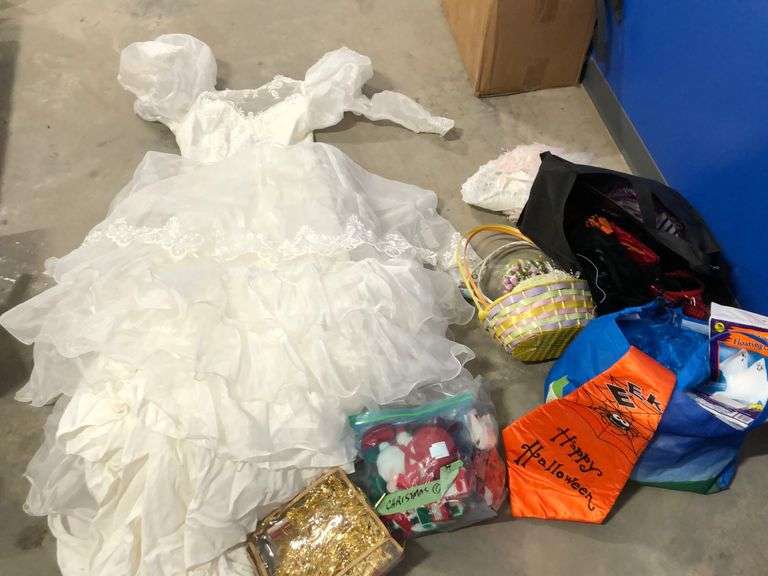 Dress Up clothing / holiday items Yorkton Auction Centre