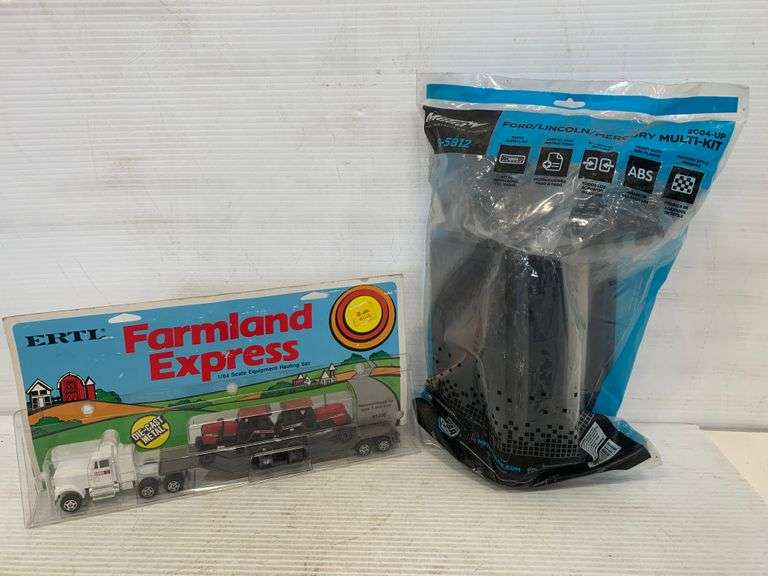 1/16 Scale Model Equipment Hauling Set Fromm Farmland Express/ Dash Kit