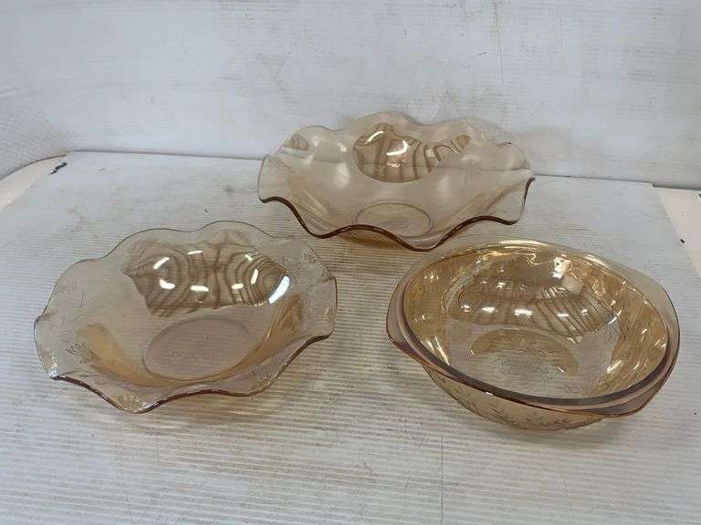 Gold Stained Glass Bowls Yorkton Auction Centre