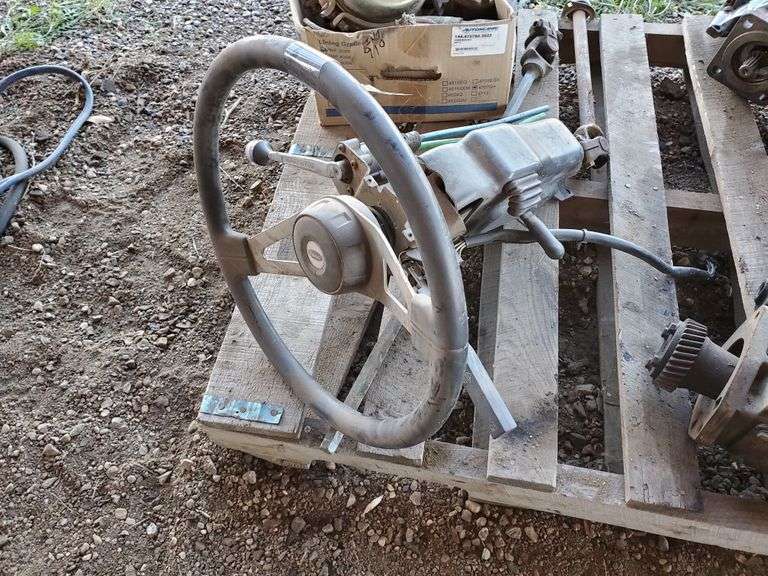 Peterbilt 379 Steering Column w/Wheel Yorkton Auction Centre