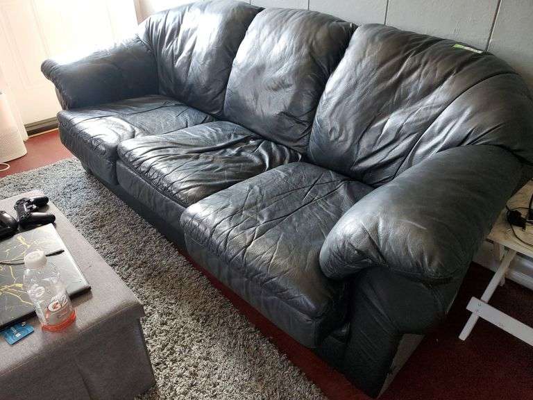 Black Leather Couch pick up in 2 days Yorkton Auction Centre