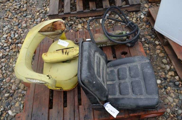 2 Tractor Seats / Hydraulic Cylinder Yorkton Auction Centre