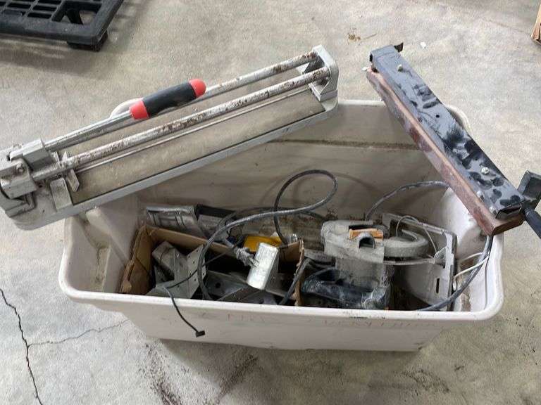 Circular Saw / Tile Cutter / Hangers Yorkton Auction Centre