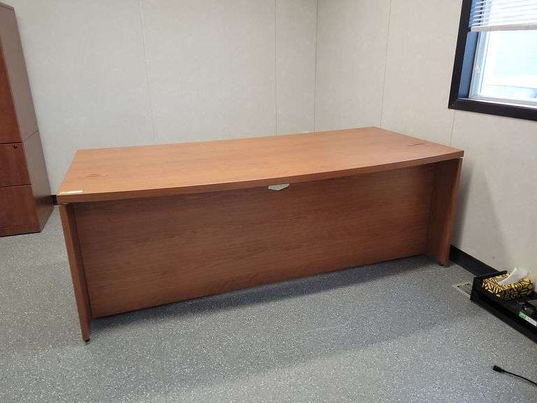 Office Desk Yorkton Auction Centre