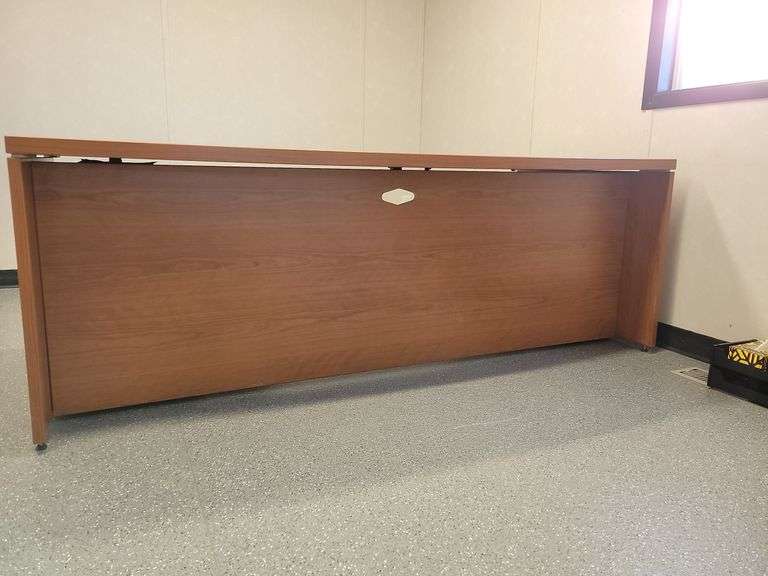 Office Desk Yorkton Auction Centre