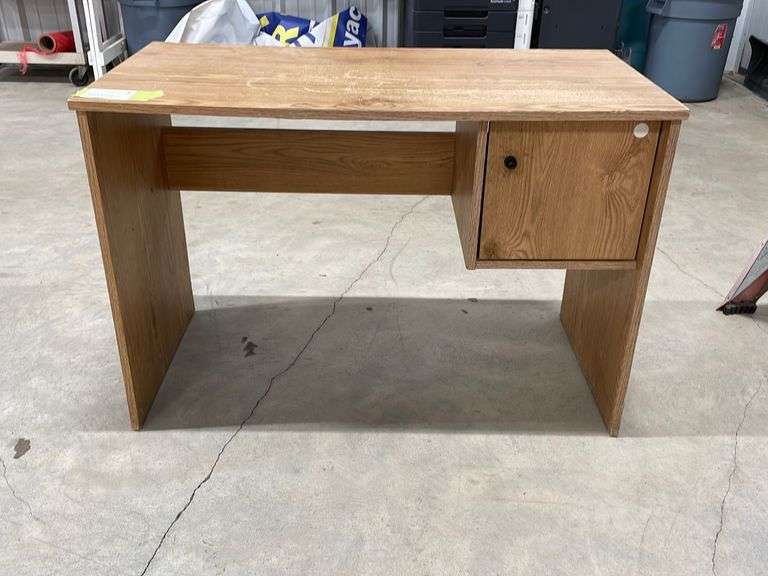 Desk Yorkton Auction Centre