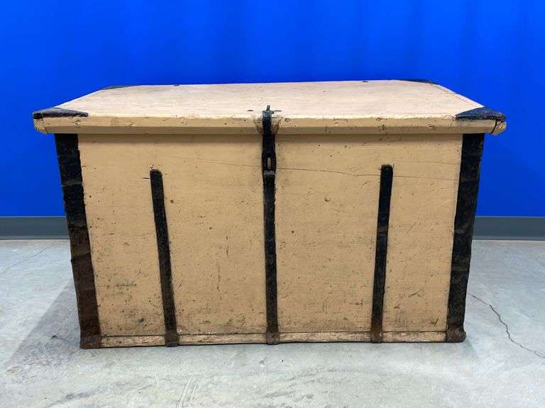 Large Blanket Box W/ Hardware Yorkton Auction Centre