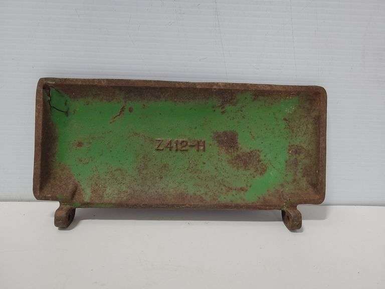 Cast Iron John Deere Tool Box Cover Yorkton Auction Centre