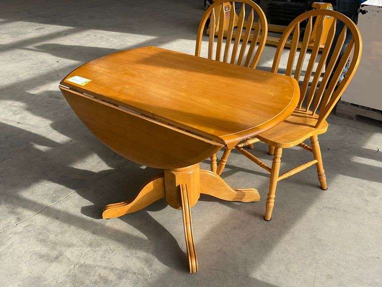 Oak Table & 2 Chairs Yorkton Auction Centre