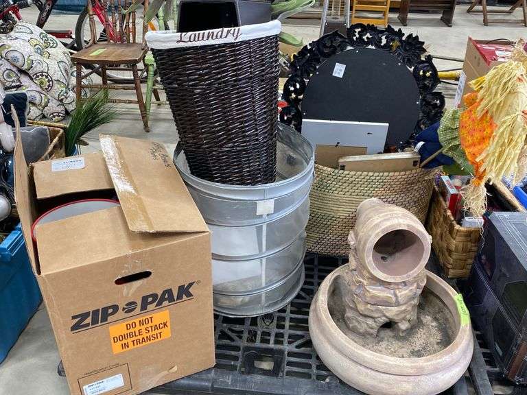 Pallet of Garden and Household Decor Yorkton Auction Centre