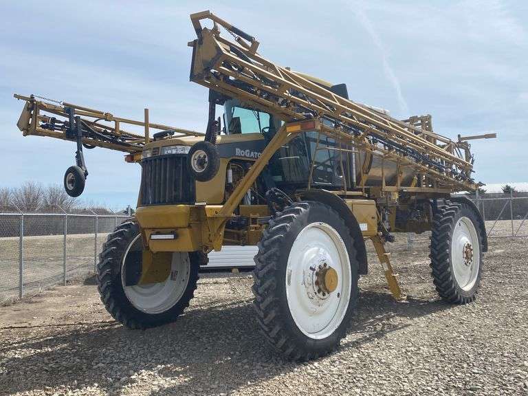 2008 Rogator 1074 Sprayer AGCA1074CNT00127 Yorkton Auction Centre