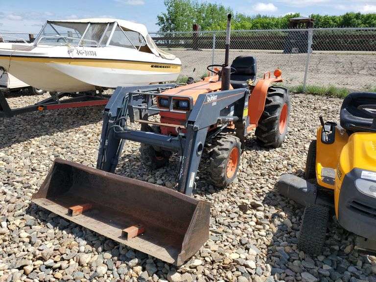 B8200 Kubota 4WD W/ Front End Loader Yorkton Auction Centre