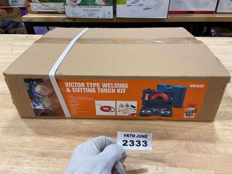 VICTOR TYPE WELDING CUTTING TORCH KIT Yorkton Auction Centre