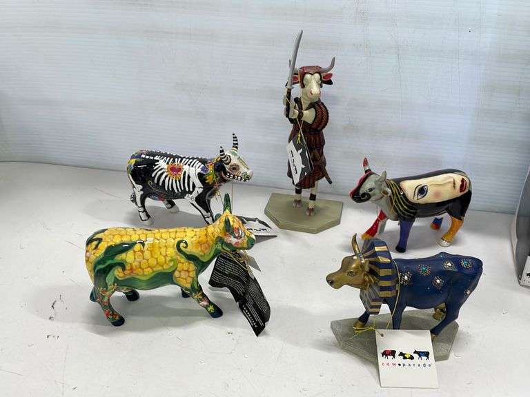 5 Cow Parade Cows Yorkton Auction Centre