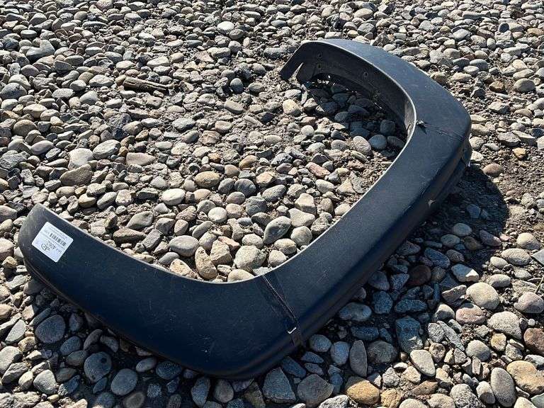 Fender Flares For 2005 Chevy Avalanche 1500 Yorkton Auction Centre