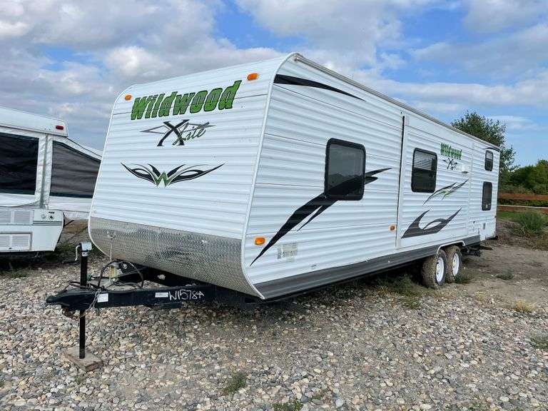 2011 Wildwood 28' Bumper Hitch 2011 FOREST RIVER Wildwood towables 28