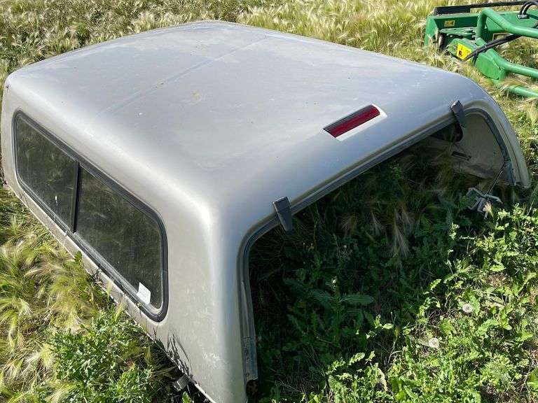 7' Truck Topper Off 2004 GMC Truck Yorkton Auction Centre