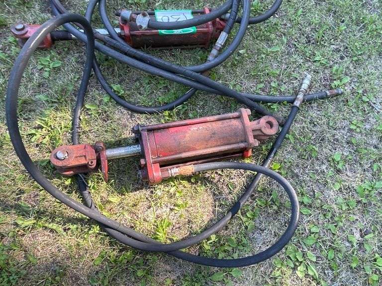2 Hydraulic Cylinders Russell, Mb Yorkton Auction Centre