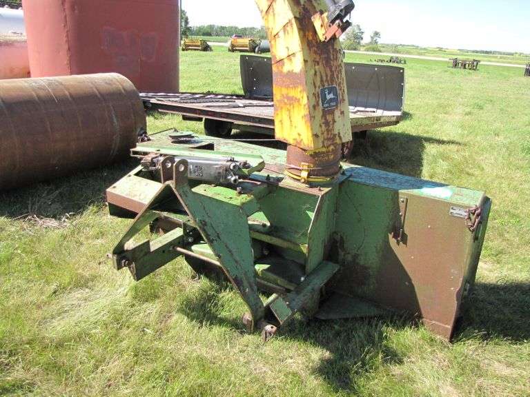 John Deere snow blower Yorkton Auction Centre