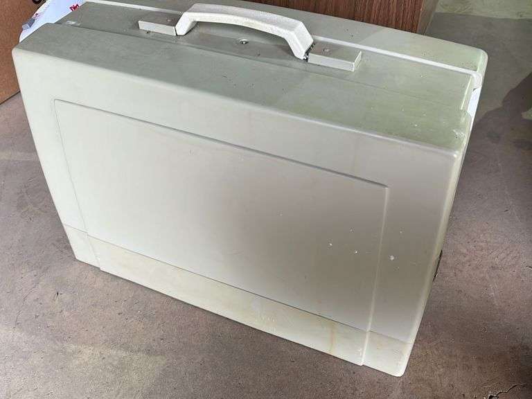 Sewing Machine Yorkton Auction Centre