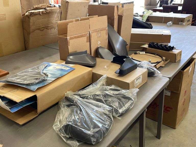 Box of Auto Parts Yorkton Auction Centre